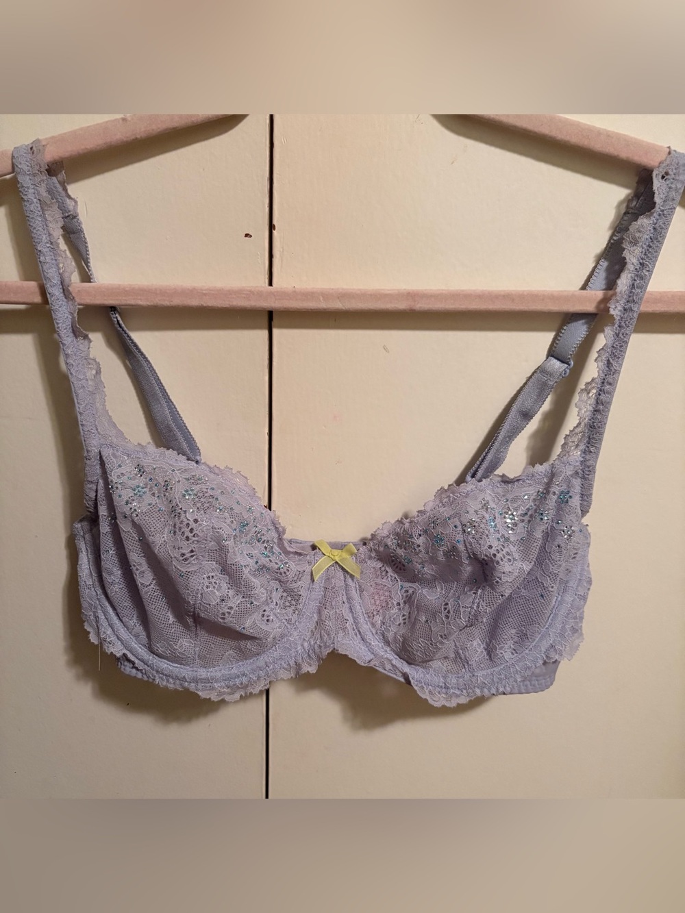Victoria’s Secret Lace Underwire Bra in Light Lavender with Bow crystals rhinest